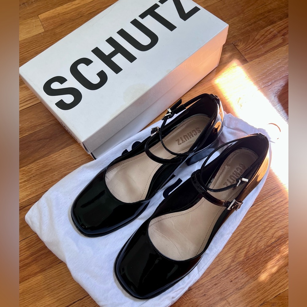 Schutz black patent leather Mary Jane block heels pumps size 8.5